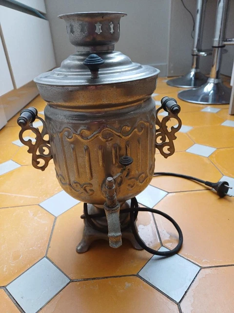 Un Samovar En Laiton Ultra Rare Avec Un Autre Système Que d