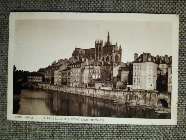 Cpa Metz La Moselle Au Pont Des Roches