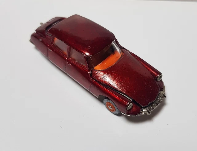 Majorette Peugeot 404 Break Blanche - Miniature à Restaurer - Rail Route