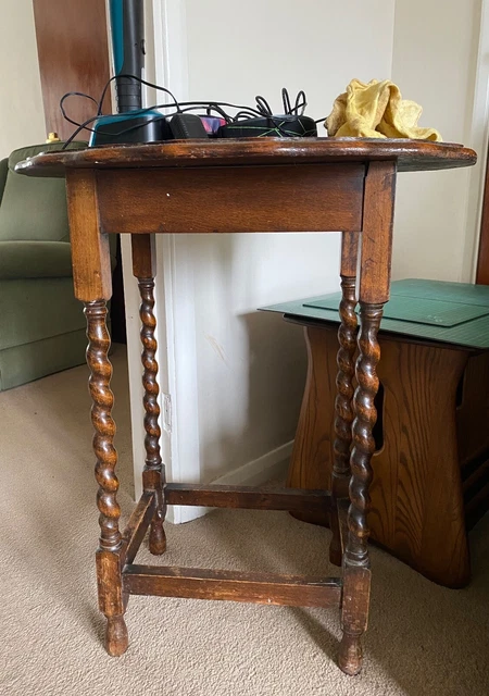 Vintage Oak Barley Twist Leg, Side or Occasional Table. Scalloped Oval Top