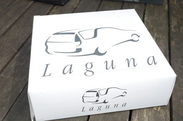 RENAULT LAGUNA édition limitée verte, UNIVERSAL HOBBIES 1/43 COMME NEUF EN BOITE