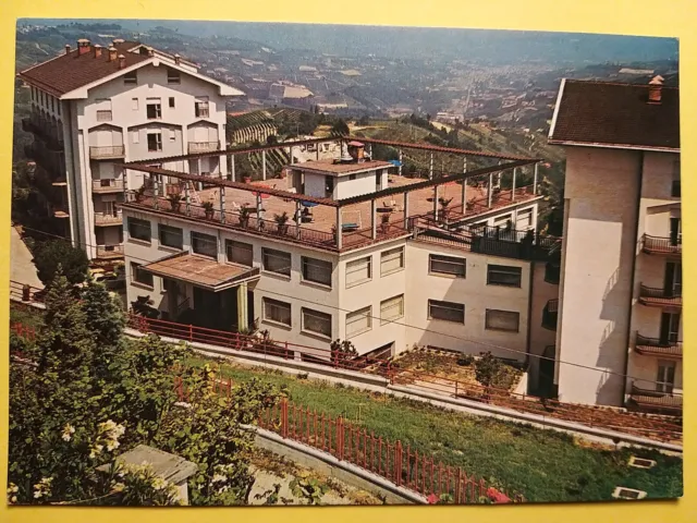 Rodello d'Alba (Cuneo). Soggiorno "La Residenza".