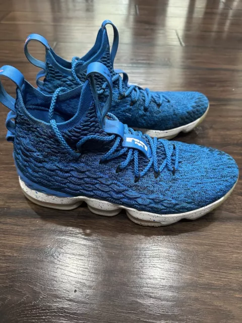 Lebron 15 discount royal blue