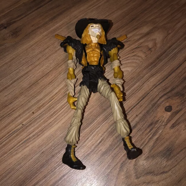 Kenner DC BATMAN LEGENDS OF DARK KNIGHT TWISTER STRIKE SCARECROW Action Figure