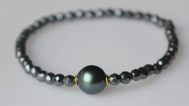 Perle de Tahiti Paon de 10,60 x 9,37 mm + Hématites Noires - Bracelet