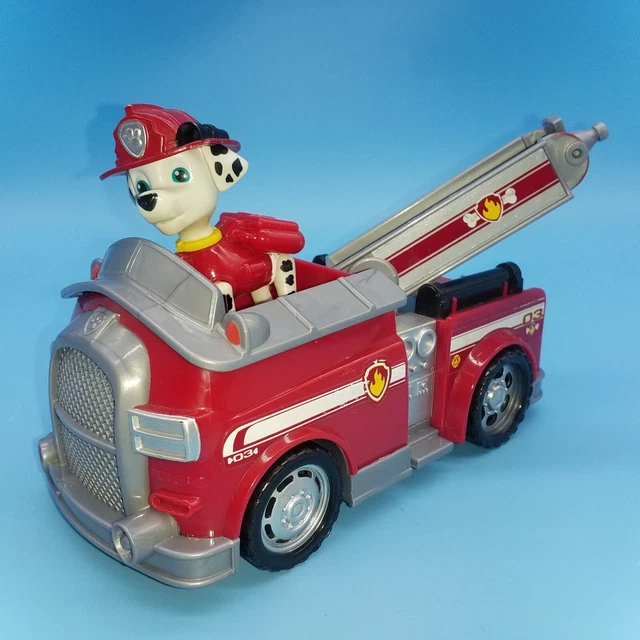 Paw Patrol: Rescue Wheels, Camion dei Pompieri di Marshall, Camion Giocattolo con Lanciamissili e Personaggio Collezionabile, Giocattoli per Bambini e Bambine, 3+ Anni