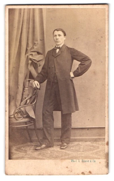 Fotografie L. Haase & Comp., Berlin, Friedrichstraße 478, Portrait junger Mann