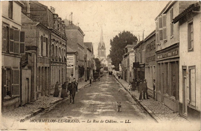 CPA MOURMELON-le-GRAND - La rue de CHALONS (364626)