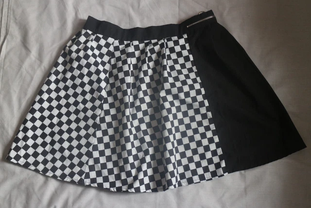 *Shein/Romwe*  Checked Black Mini Skirt (UK Size L)
