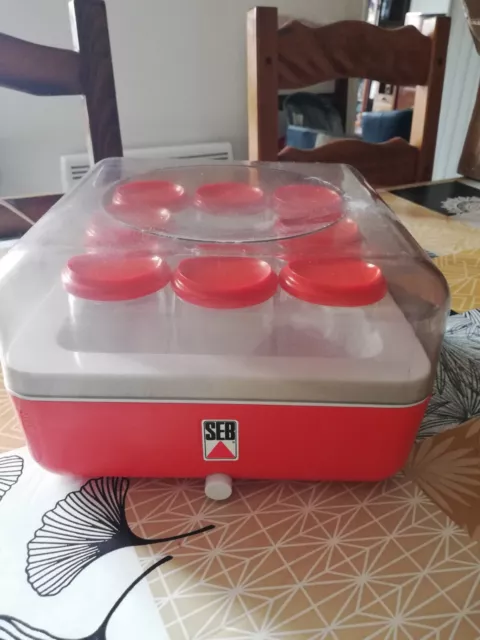 Yaourtière SEB rouge années 70 avec ses 8 pots en verre SEB