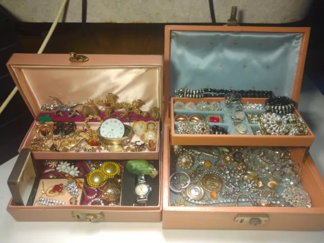 Vintage Jewelry Box Full Rhinestone Flowers Cameo Brooch Cross Clip-on Box Lot