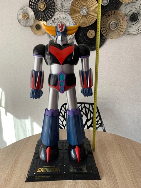 GRANDE FIGURINE GOLDORAK hauteur 70 cm , avec son socle plus 2 classeurs complet EUR 600,00 