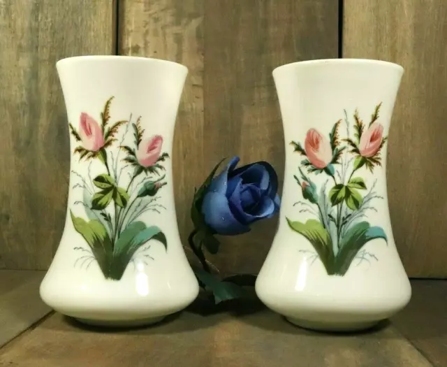 Ancienne Paire de Vases en Verre Opaline Peint Main Émaillée Napoleon III Fleurs