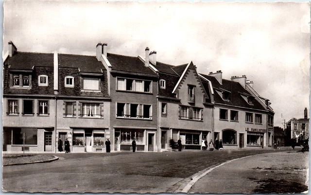 60 BRETEUIL SUR NOYE - vue de la rue d'Amiens.