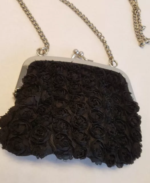 PLACE 89 BLACK PUFFY FLOWERS18" CHAIN WITH CLASP PURSE 4.5" x 5.5"