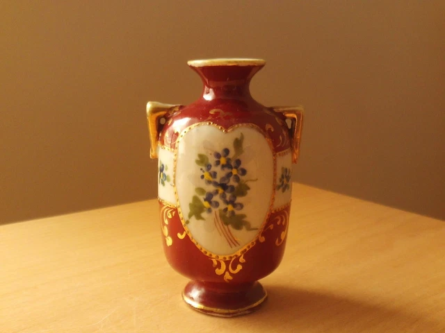 Vintage Miniatur Nippon handbemalt kleine Vase Urne 3 3/4 Zoll hoch.