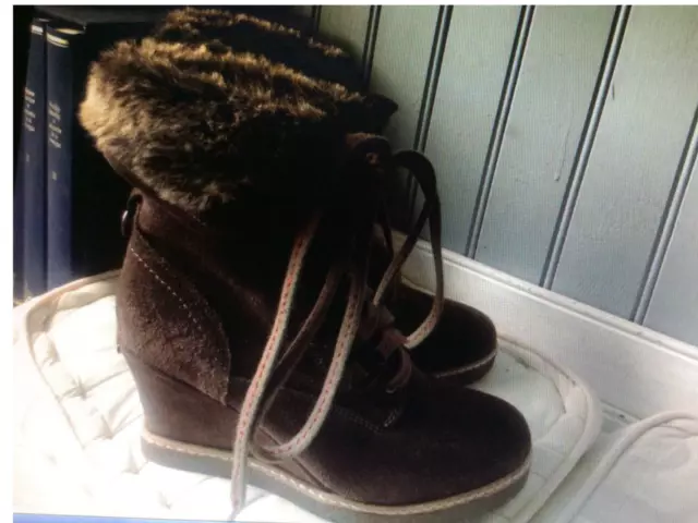 Bottines neuves WRANGLER compensées daim brun .T 38. (J/F /V)