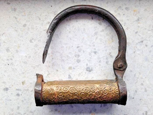 Antico Lucchetto ferro e ottone circa XVII-XVIII sec.  India Medio Oriente