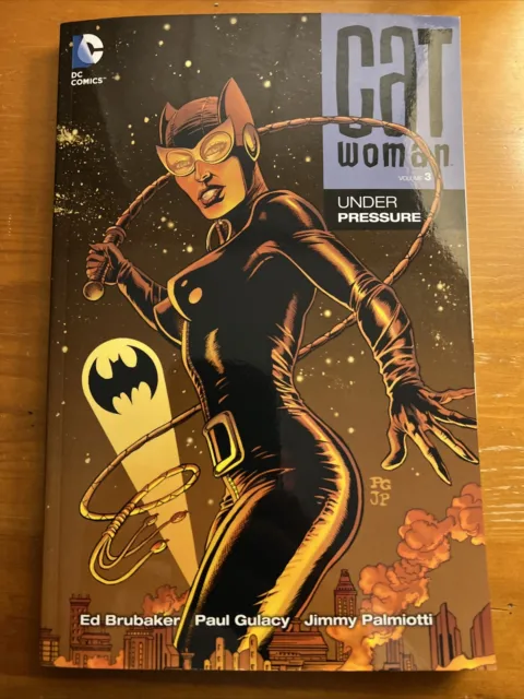 Catwoman Under Pressure Volume 3 TPB By Ed Brubaker. DC Comics. NM-