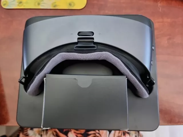 Samsung Gear VR with Controller - Powered by Oculus 3