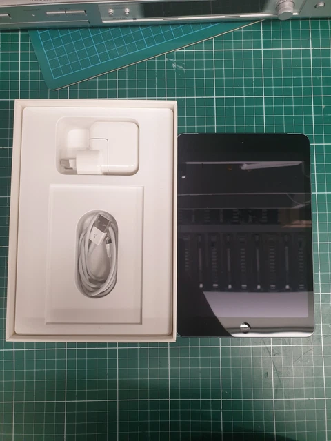 Apple iPad mini 2 Cellular , Wi-Fi, 7.9in-A1490 SPACE-GREY