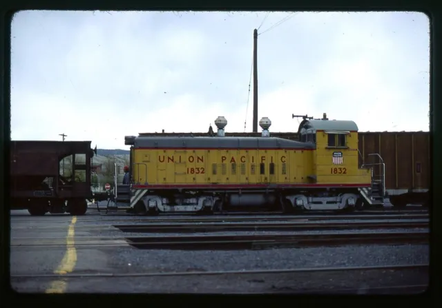 Railroad Slide - Union Pacific #1832 Switcher Locomotive 1977 Train Yard Vintage