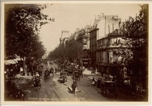 France, Paris, Le Boulevard des Italiens  Vintage albumen print. Tirage albumi