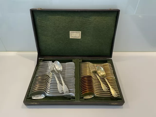 Besteck für 12 Personen Frankreich 950 Silber Muscheldekor Coquille Adelswappen