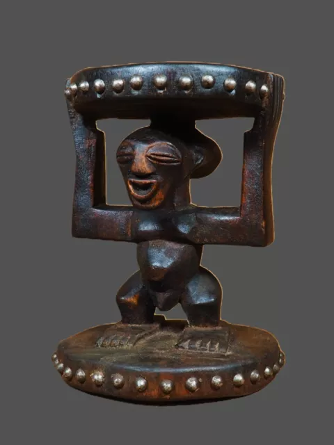 Art africain. Banc à cariatide. Ethnie Songye. R.D. Congo. Afrique