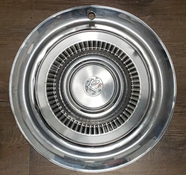 One AMC 1963 RAMBLER CLASSIC 14" WHEEL HUBCAP