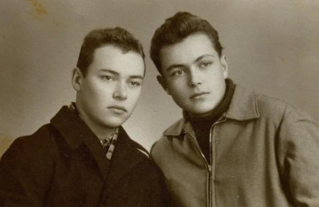 Vintage Photo TWO HANDSOME YOUNG MEN BEAUTIFUL EYES PORTRAIT Gay int