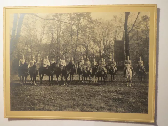 Gruppe Soldaten in Uniform auf Pferden - Kavallerie ? / großes Foto