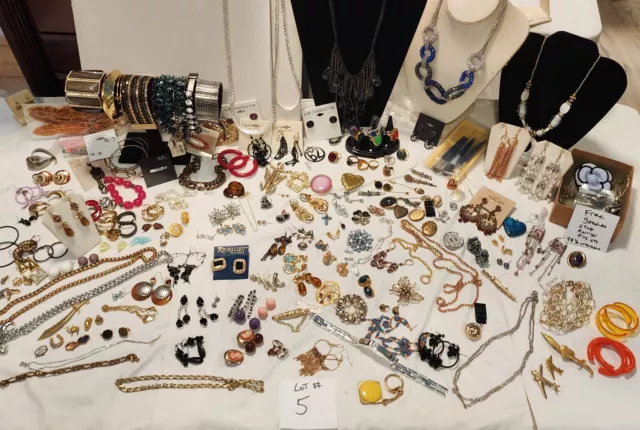 Huge Lot Vtg Jewelry Old Stock Rhinestones Brooch Few Signed + Modern Fashion #5