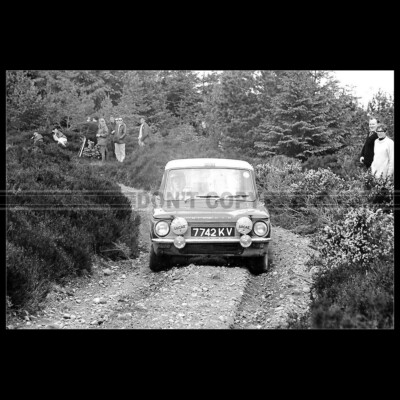 Photo A.028442 HILLMAN IMP BARRIE 'WIZZO' WILLIAMS SCOTTISH RALLY 1967 