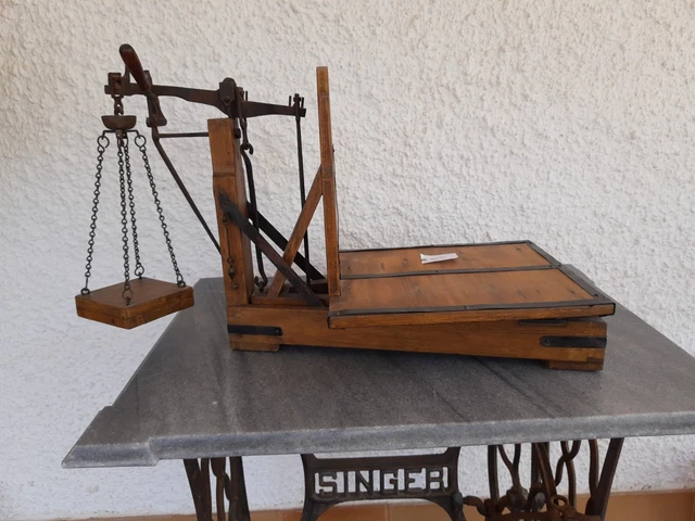 BALANZA DECIMAL EN MADERA DE ROBLE 66cmx37cm 