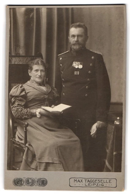 Fotografie Max Taggeselle, Leipzig, Zeitzerstr. 23, Portrait Offizier in Unifor