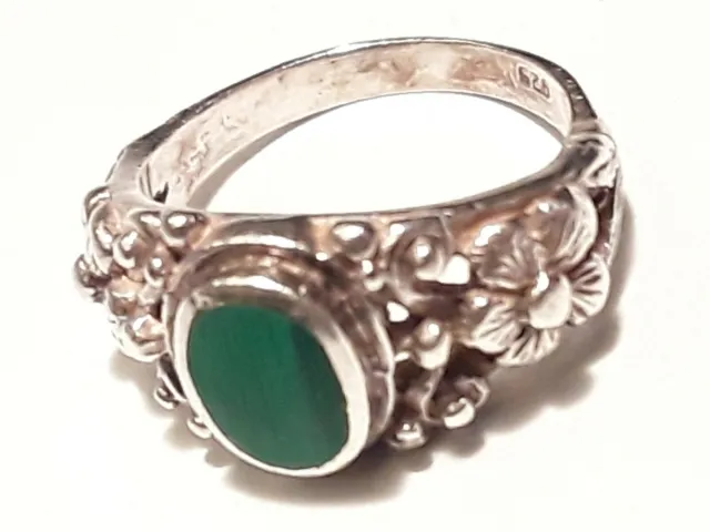 Green Onyx Ring Size 5.75 925 Solid Sterling Silver Estate sale