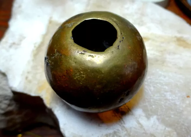 Enorme esfera hueca antigua tribal africana gran pátina con cuentas de bronce ^