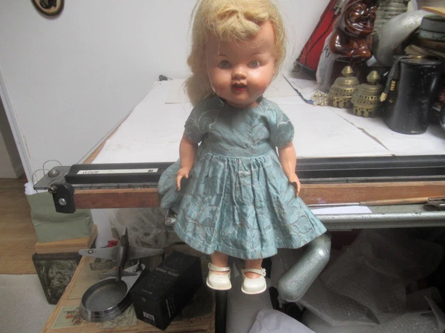 POUPÉE ANCIENNE SUR socle musicale - boite a musique EUR 19,00