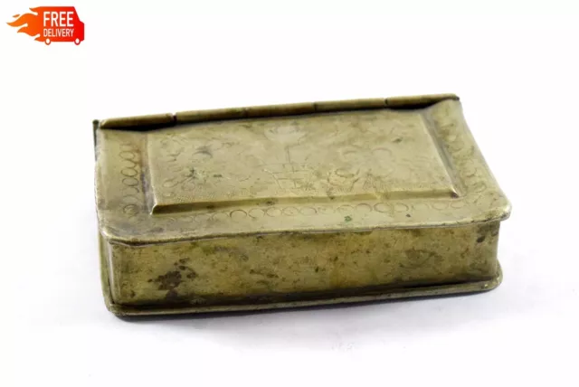 Vintage Rich Patina Hand Crafted Brass Collectible Betel Nut Box. G7-668