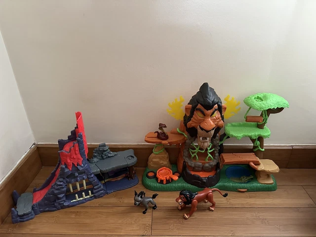 DISNEY THE LION King Lion Guard Hyena's Hide Out/Rise Of Scar Playset