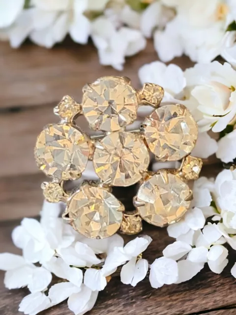 Vintage BROOCH Beautiful Petite Diamante Flower Style Silver Tone Sparkly Pretty
