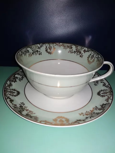 Déjeuner tasse et sous-tasse en porcelaine- UC LIMOGES -FRANCE-EXELLENT ETAT