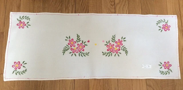 Napperon Rectangulaire Blanc Brodé Polyester, Ajouré Roses 28x44cm - Neuf