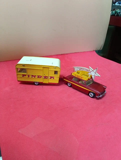 Dinky toys France - Caravanne, bel état (décoloration du plastique) en boite, manque panneau ref 514, Vente aux enchères : Jouets - Trains - Poupées - Automates