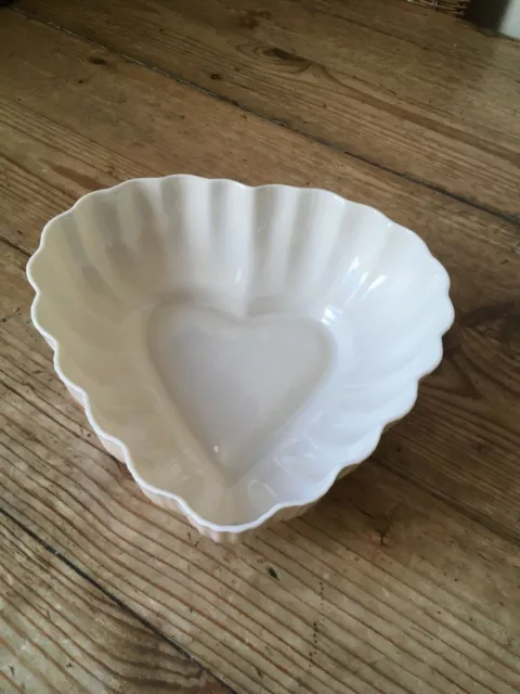 Large BELLEEK cream HEART dish. Trinket/bonbon/potpourri. Lovely Valentine Gift