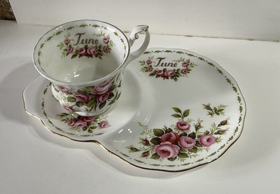 DÉPÔT CENTRAL PARIS 01 TASSE & SOUS TASSE EN PORCELAINE ANGLAISE XIX ème 