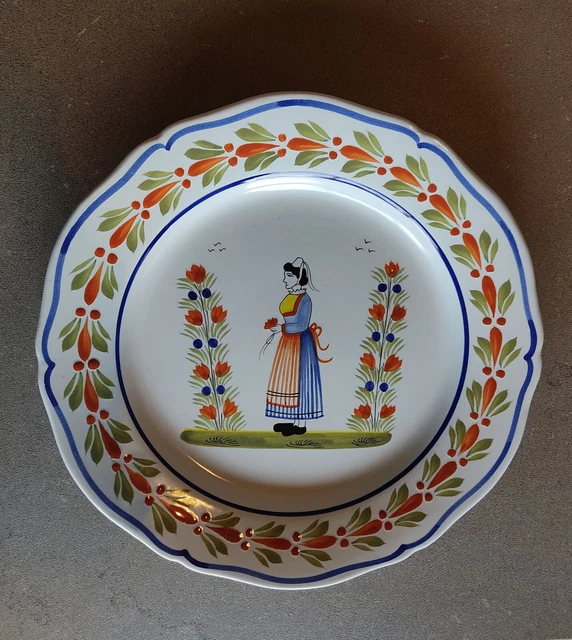 Céramique HB Henriot Quimper - Assiette Décor Floral et Bretonne