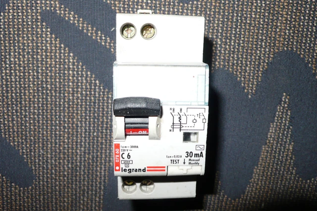 DISJONCTEUR DIFFERENTIEL 6A 30mA TYPE AC, LEGRAND 6AMPERES PC6KA. EUR
