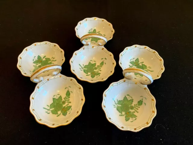 HEREND PORCELAIN HANDPAINTED GREEN CHINESE BOUQUET SALT AND PEPPER 253/AV (1pc.)